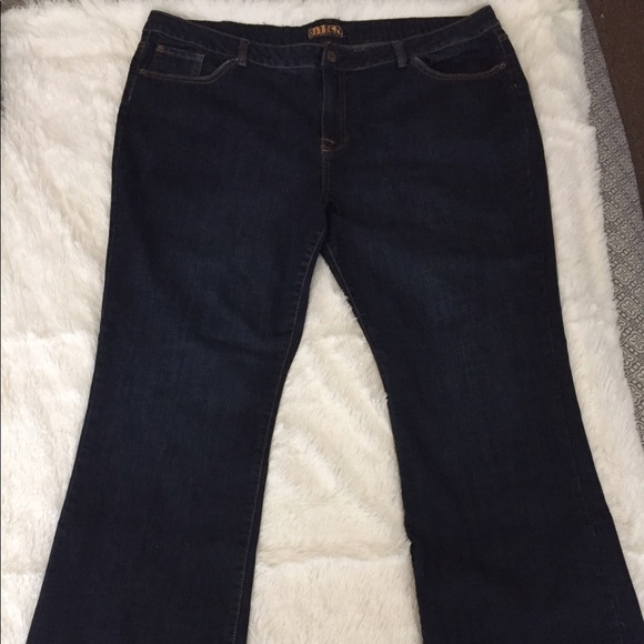 Bitten Sarah Jessica Parker Dark Wash Bootcut Jean - Picture 2 of 4